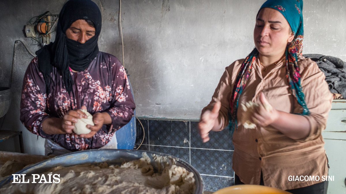 Planeta_Futuro: RT @elpais_foto: @Planeta_Futuro | Una aldea libre de patriarcado

🔗 bit.ly/3SniIAV

En el Kurdistán sirio, un grupo de mujeres fundó una aldea donde ellas mandan

📸 @rude1903 y Gundê Jinwar