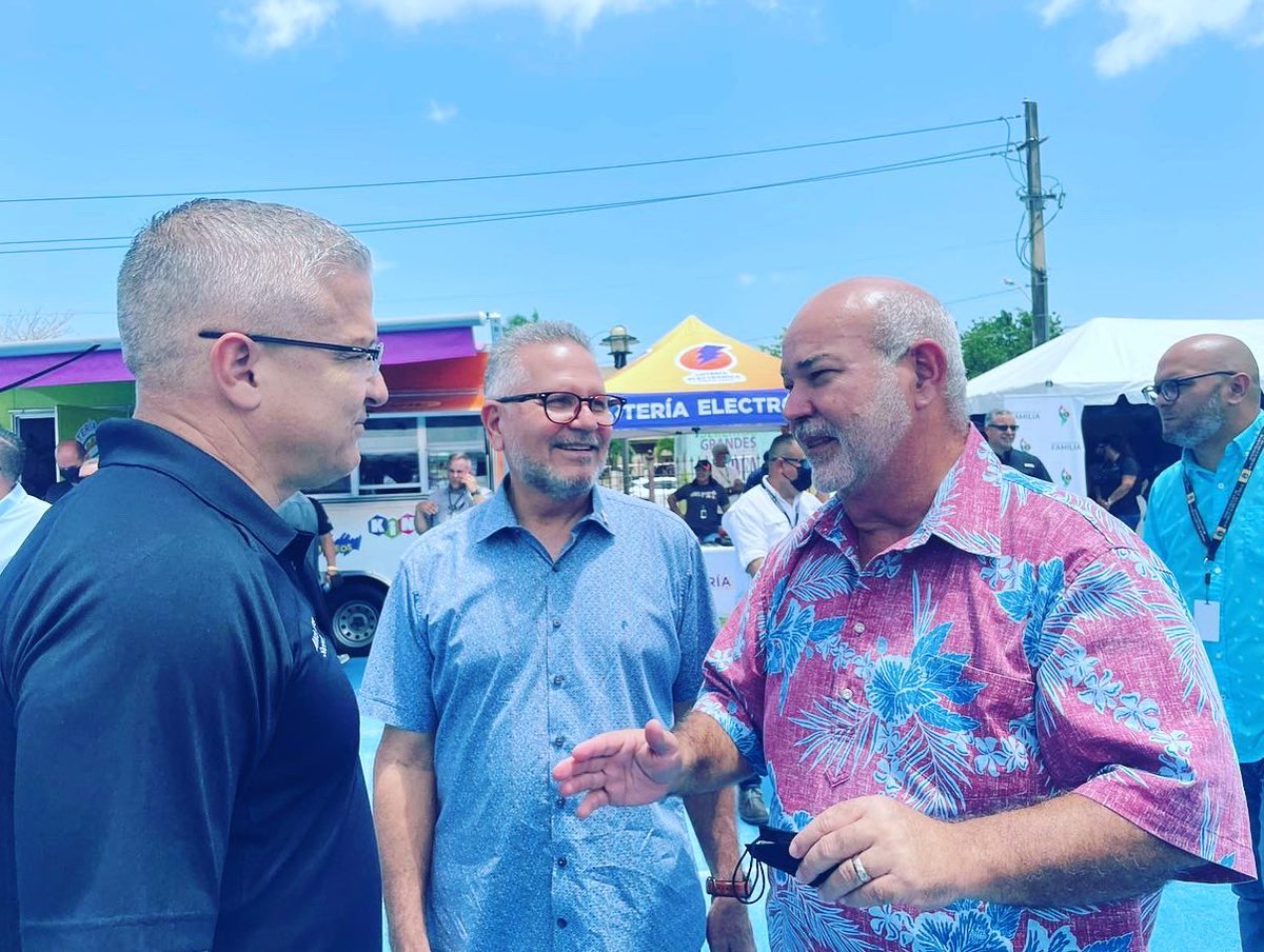 Me encuentro en Canóvanas con el <a href="/GovPierluisi/">Gobernador Pierluisi</a>, <a href="/LORNNASOTO/">LORNNA J SOTO</a>, Legisladores de la región y distintas agencias gubernamentales para brindarle a los ciudadanos de la zona todos los servicios que necesiten. ¡Más cerca de ti! #FortalezaPorPuertoRico