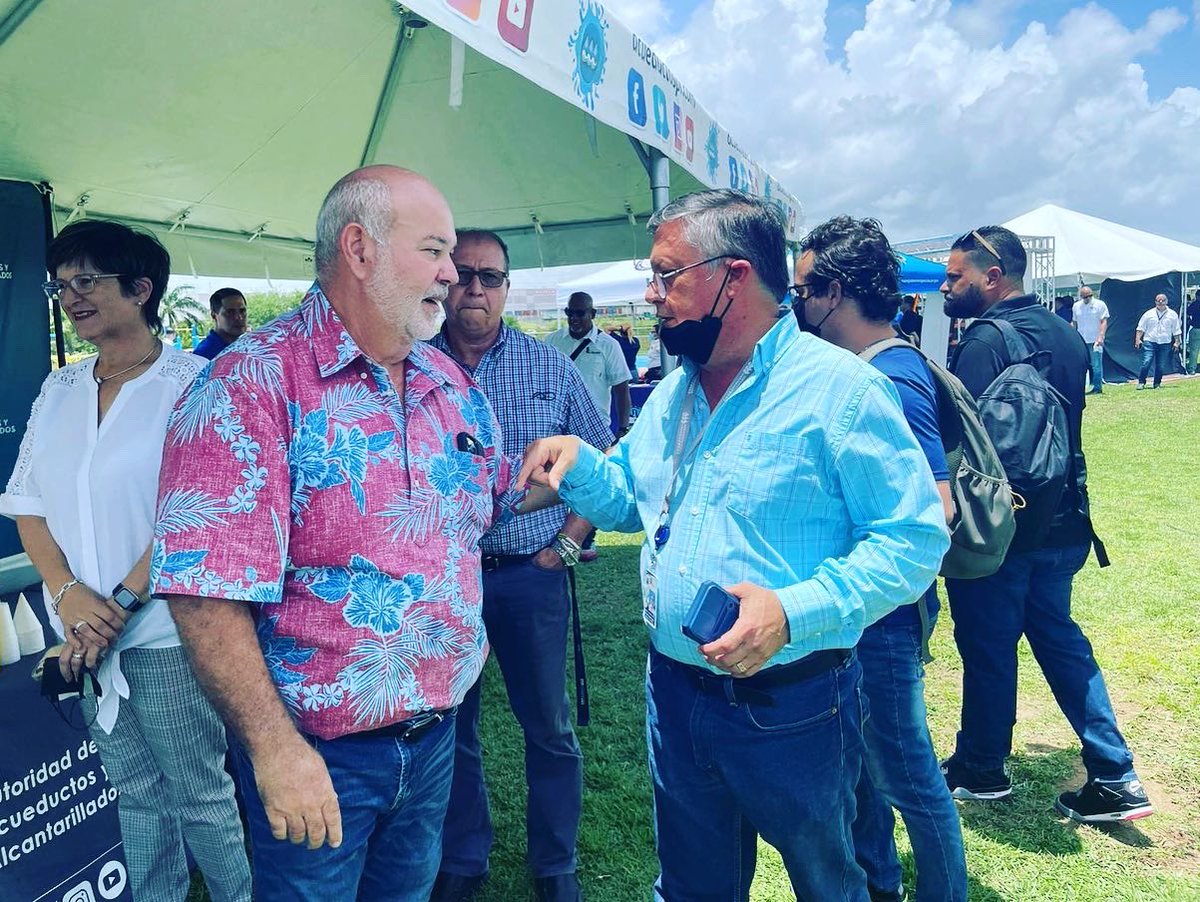 JohnnyMndez36's tweet photo. Me encuentro en Canóvanas con el @GovPierluisi, @LORNNASOTO, Legisladores de la región y distintas agencias gubernamentales para brindarle a los ciudadanos de la zona todos los servicios que necesiten. ¡Más cerca de ti! #FortalezaPorPuertoRico https://t.co/SlfM4455qS