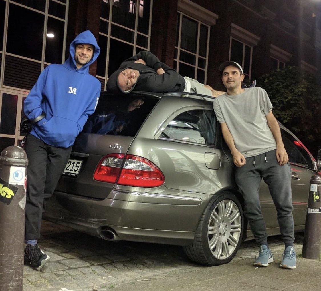 Con fulminante adrenalina y una melodía circular tipo deep house, el trío argentino <a href="/LujoAsiatic/">Lujo Asiático</a> estrena el video de “Cabo Verde”. bit.ly/3QjDe3w 📺🎶