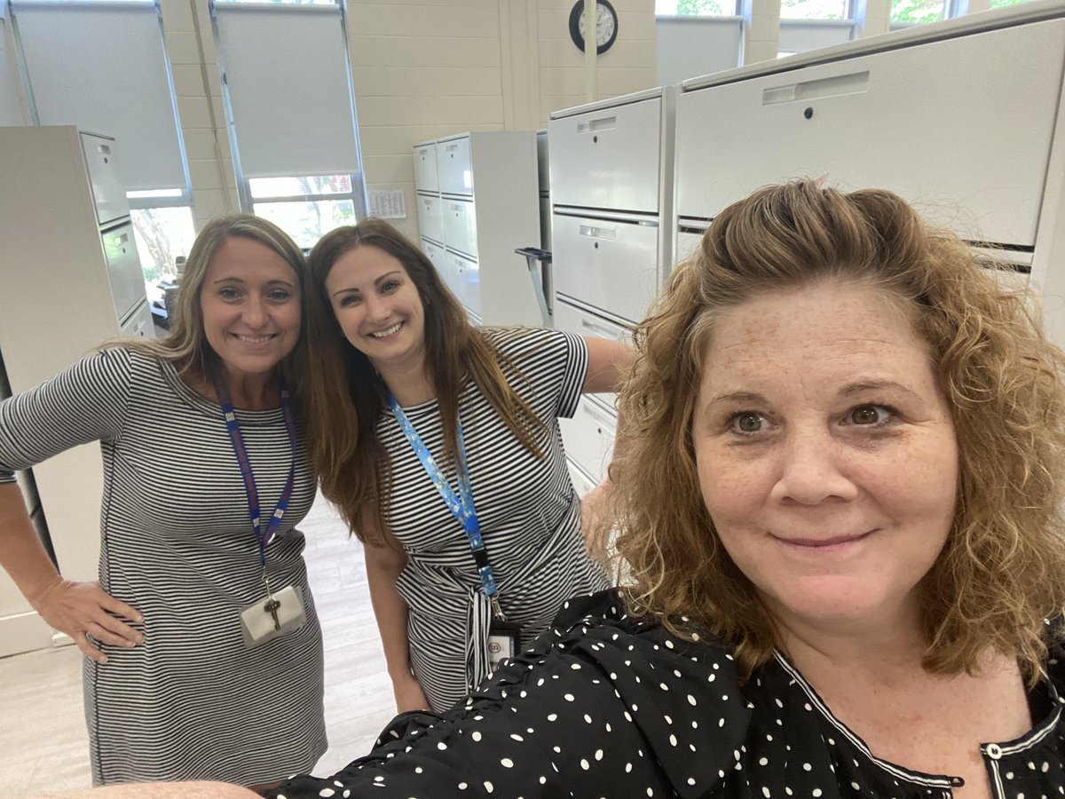Look at these twins! I didn’t get the striped dress memo. ⁦<a href="/SSS_SCSD/">SCSD Student Support Services</a>⁩