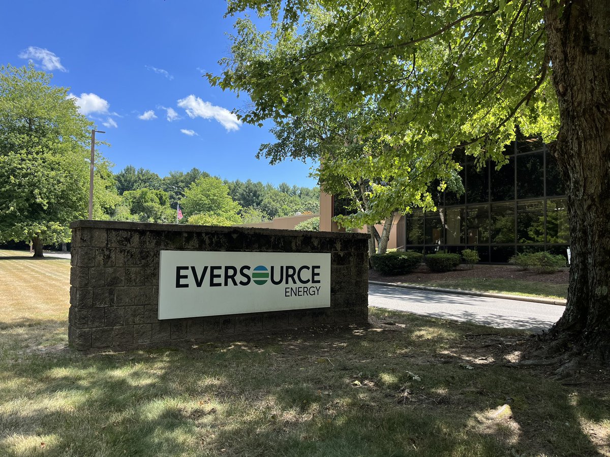LtFoley's tweet photo. Had a great tour of the amazing @EversourceCT facility in #Tolland Today. #Emergencyplanning #relationships #preparedness 
Very impressed, as a manager and as a resident. 
@katemrayner https://t.co/pb6XBzXIRN