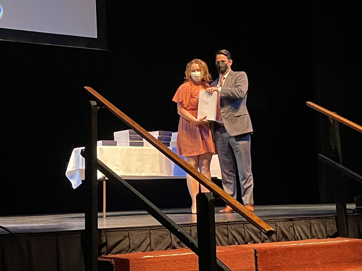 JCPSAsstSuptAIS's tweet photo. Congratulations to @jacobprincipal of @JacobJaguars on her honor as JCPS Elementary Principal of the Year: an honor well-deserved. #AISuccess https://t.co/gKZK4yxI75