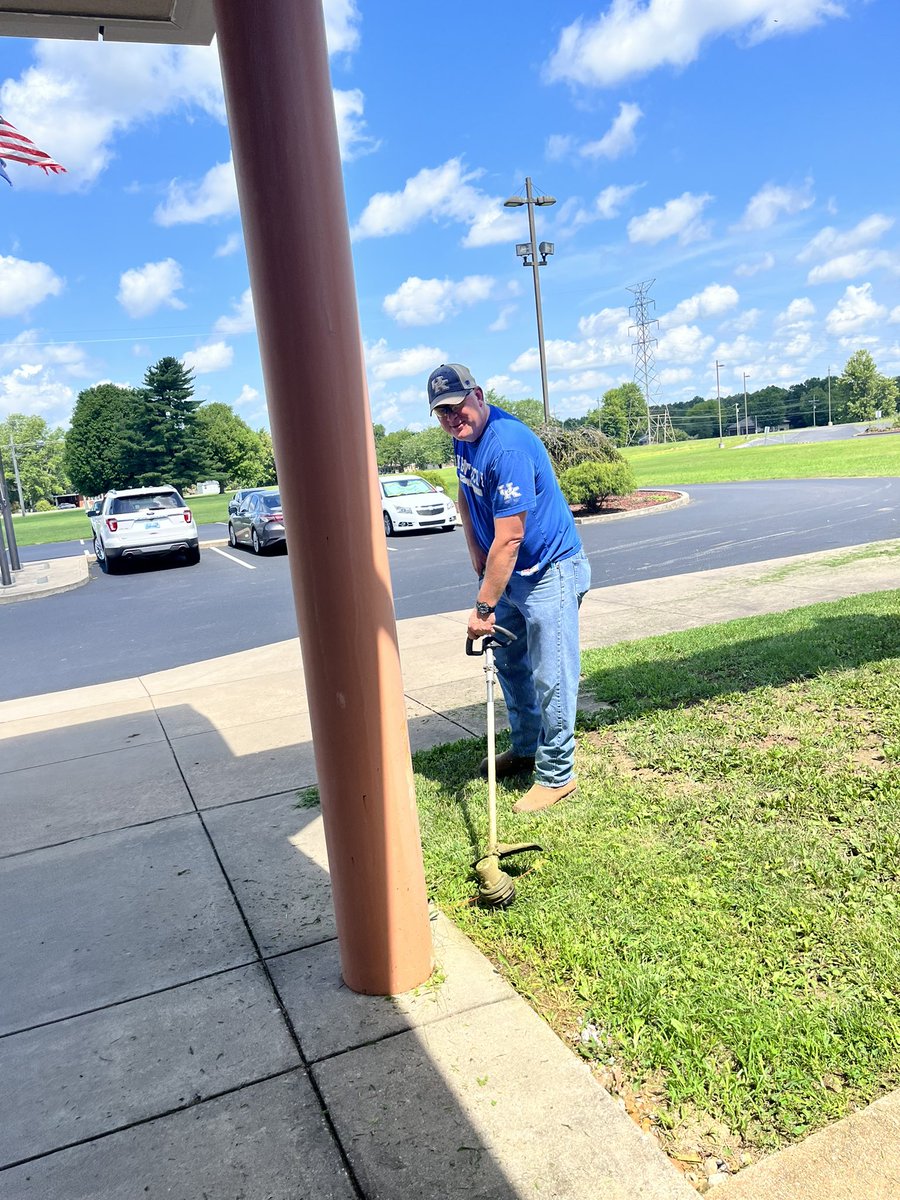aelepisto's tweet photo. If anyone ever wonders why I love North Marshall so much- this is my school resource officer and one of my counselors filling in the gap today. ❤️#nmms https://t.co/iHrIaIKMun