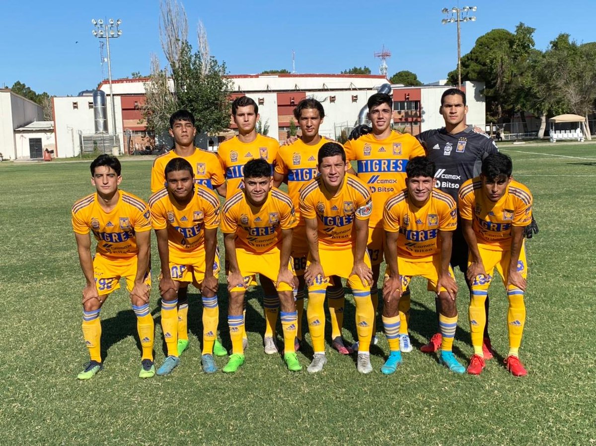 ClubTigresFB's tweet photo. #Sub20 ¡Empate e invictos! En jornada pendiente @TigresOficial empató sin goles ante @fcjuarezoficial, con este resultado los felinos suben a la 6a posición con 10 puntos en 4 partidos (3 triunfos y 1 empate), aún por disputarse los partidos ante @AtlasFC y @Xolos 👊⚽️🔥 https://t.co/Sh4NYVPPn6