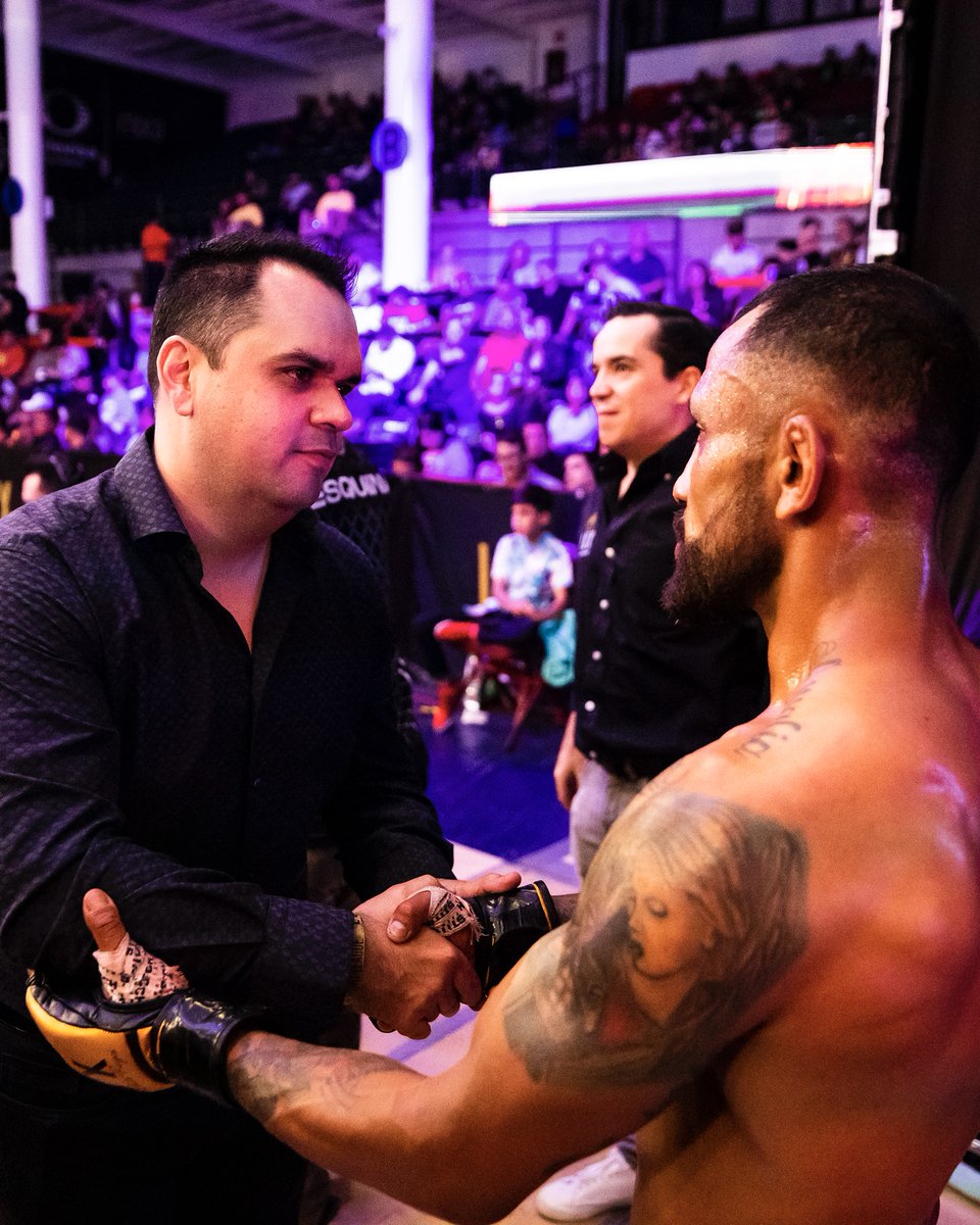 luxfightleague's tweet photo. Un hombre con una idea 🤔💡 que la llevó demasiado lejos 🚀
Joe Mendoza, Fundador, Presidente & CEO de LUX Fight League, desarrollando evento tras evento las Artes Marciales Mixtas en México y Latinoamérica 🙌
#luxfightleague #luxmma #mmamexico #mmalatino https://t.co/YER68kQk63