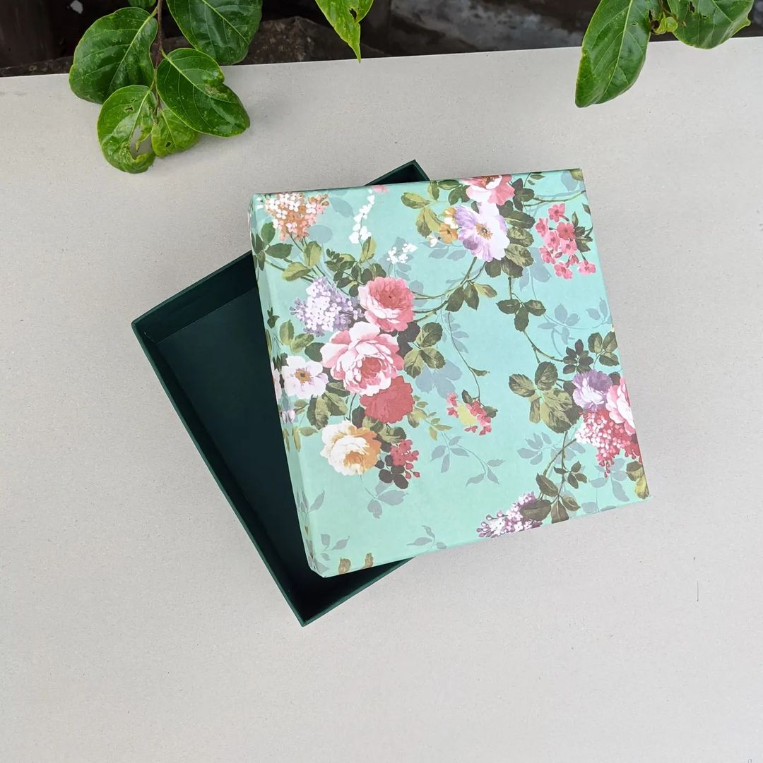CustomBoxPlace's tweet photo. Featuring a rigid two-piece design, this packaging solution creates a gift-like unboxing experience fit for jewelry such as watches and bracelets.
#customboxes #customboxesplace
Email info@cuscustommailerboxes
Contact details +1 (469) 638-3626
https://t.co/WDCV4VBmKH https://t.co/6tg9yE9Ttl