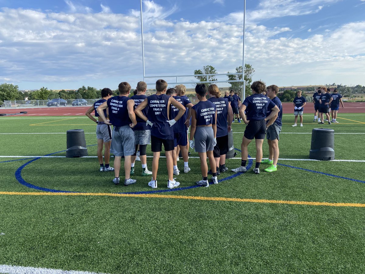 One last #UnityandFamily day of the offseason. Excited for Monday! Let the season begin! #GatorGRIT