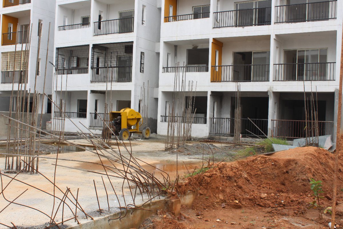 RakeshSahukari's tweet photo. @itskiranhere27 @Its_BhaskarC @Pradeeppatel294 @nareshpatel656 @EstatesVenkat @kspfactcheck @OfficeRera Almost 50 families are living in this appartment without basic amenities like electricity, water issues,no lift.We were promised that the project will be completed by 2018.Below are the project status... https://t.co/Q0zlXW5eq3