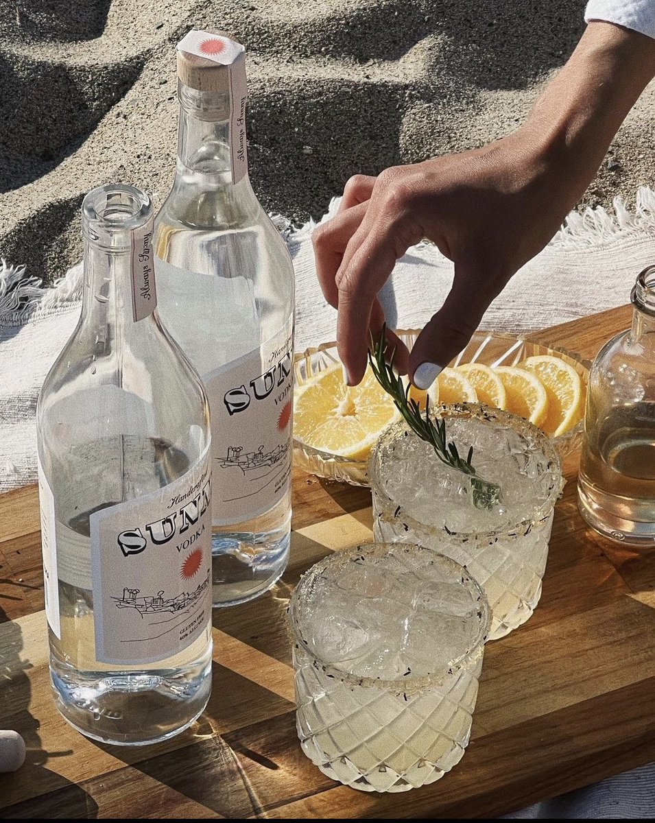 sunnyvodka's tweet photo. The Sunny Lemon Rosemary Spritz

• 1.5 oz Sunny Vodka
• 1 oz Lemon Juice
• 1 oz Rosemary Simple Syrup
• Splash of Sparkling Water
• Rosemary Sugar for Rim
• Rosemary for Garnish
#SunnyVodka #SummerCocktails https://t.co/BfFJXkHJri