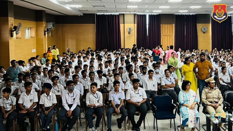 Ludhiana_Police's tweet photo. Cyber Security Awareness Workshop was organized to spread awareness for the prevention of Cyber Crime by the Ludhiana Police Cyber Cell Unit. “I pledge to be Cyber Safe” Cyber Security Pledge was taken by all.
#BeCyberSmart
#BeAlertBeAware https://t.co/pNQUKSNpZ3