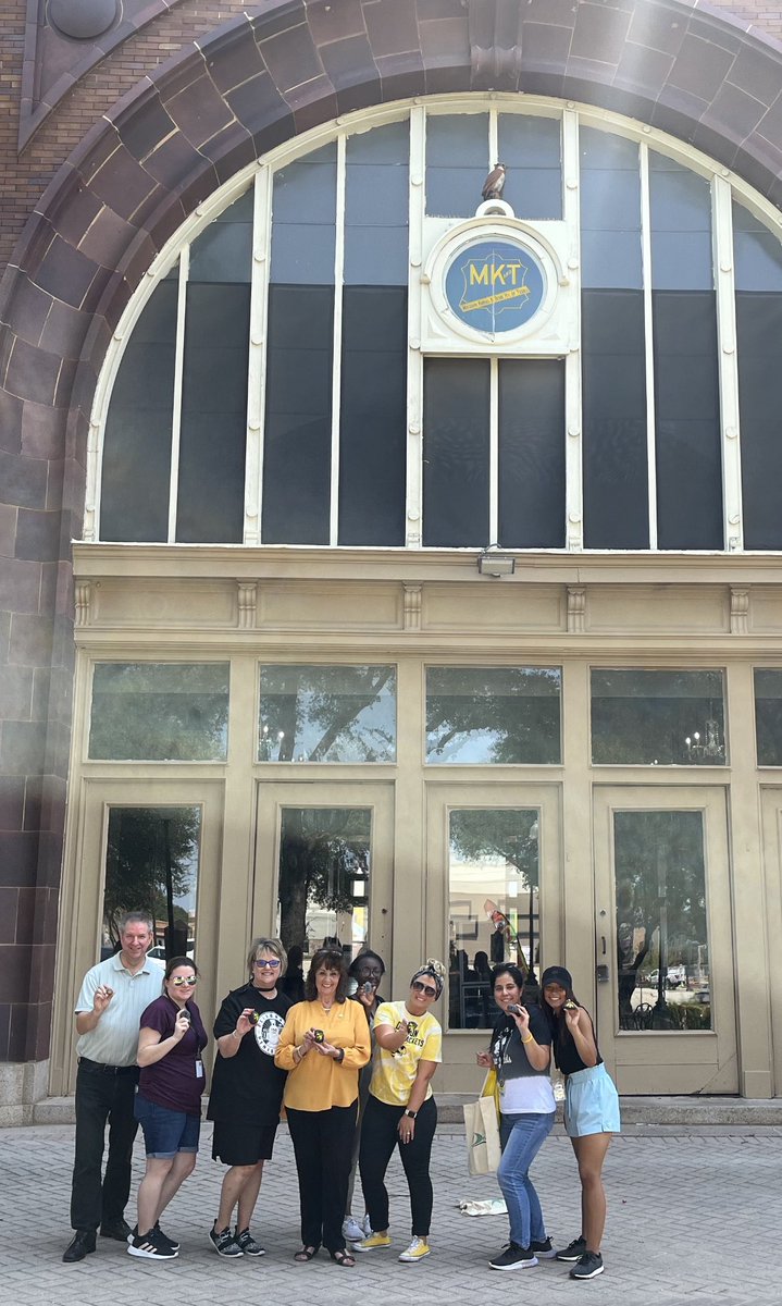 Got to meet a ROCKstar- Mayor Gott  left us with rocks to spread some rockstar love around Denison! <a href="/DISDDirector/">Shonda Cannon</a> <a href="/DISDLearns/">𝐃𝐞𝐧𝐢𝐬𝐨𝐧 𝐈𝐒𝐃 𝐋𝐞𝐚𝐫𝐧𝐬</a> <a href="/LamarElementar1/">LamarElementary</a>