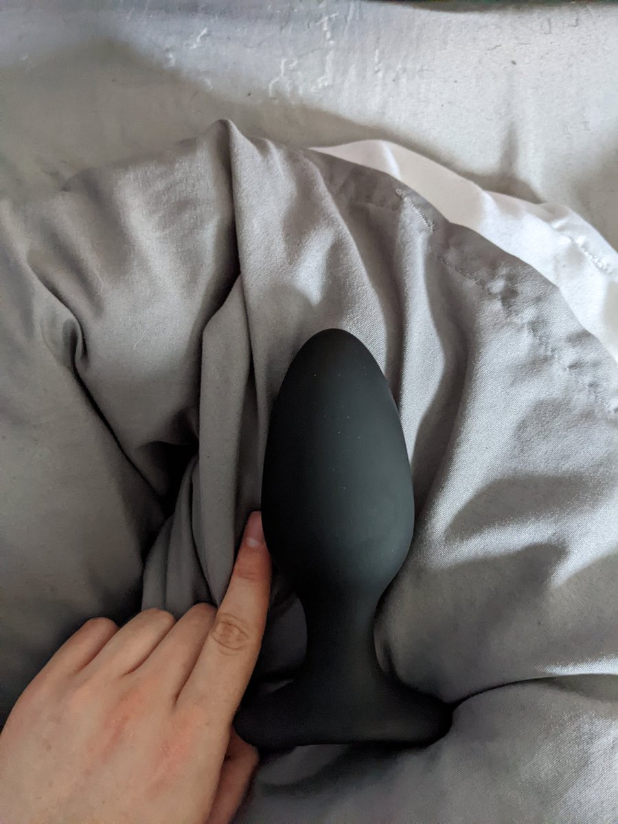 Lewden_Fox's tweet photo. Whoa this is... Way bigger than I expected uh... I-im a big girl I can handle it 0_0 https://t.co/QHkT7eAzCg