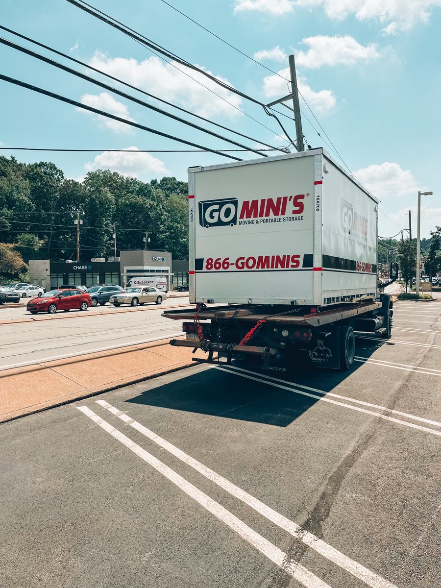 GoMinis_PA's tweet photo. Our containers are so big, it’s hard to miss them when you’re driving by! Sometimes when we’re out and about, we like to make a pit stop and strategically park the truck by a busy road for a bit. Who doesn’t love free advertising?

Get your free quote today! #SmallBusiness #PGH https://t.co/iwiNyLDK4q