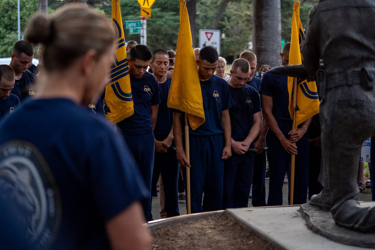 CHPCommissioner's tweet photo. In their final days of training, our cadets take part in a 5-mile run from the CHP Academy to the CA Peace Officers' Memorial. This tradition allows them to pay tribute to the more than 1,600 members of CA law enforcement who've sacrificed their lives in the line of duty. https://t.co/AMI571YhEw