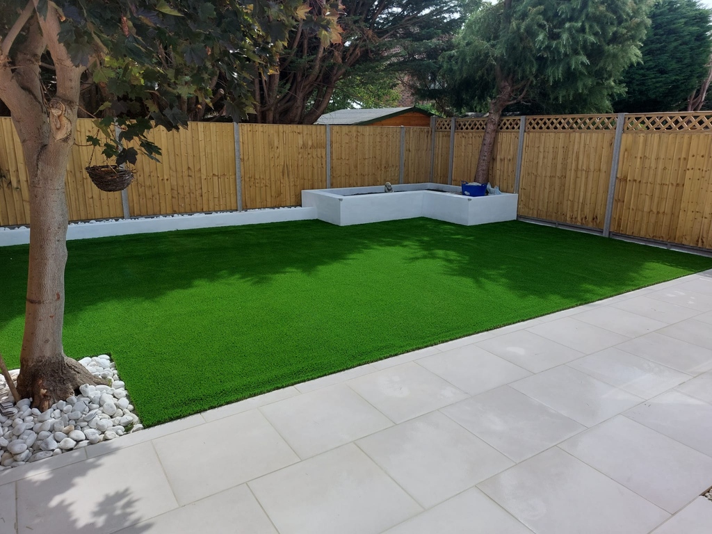 NLL_Ltd's tweet photo. A couple of before and after photos from a domestic job we have recently completed in Sunbury-upon-Thames.
We think the transformation is amazing!
#LondonStone #LazyLawn #SurreyLandscapers #Landscaping #AstroTurf #PorcelainPaving #SunburyuponThames https://t.co/Qc3pgCcuS8