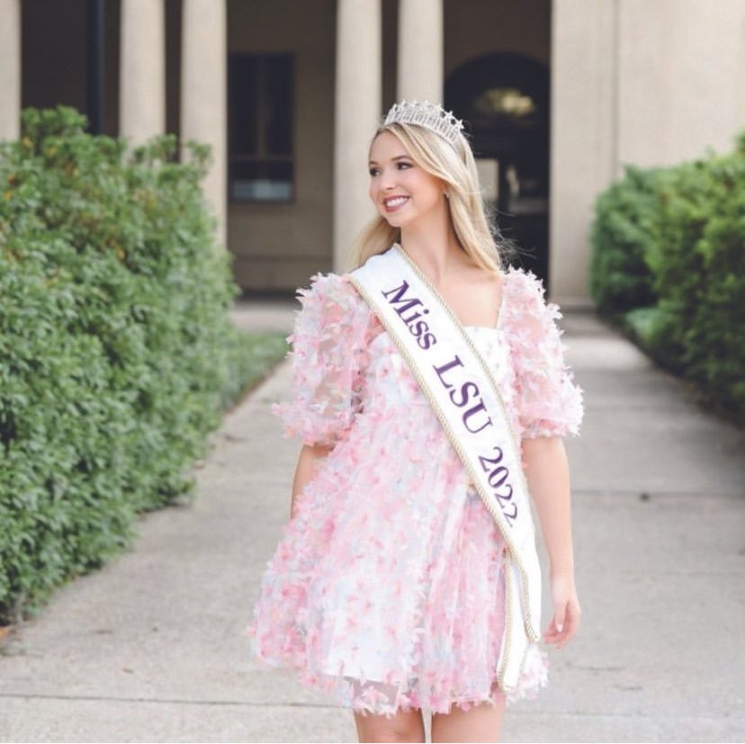lsuthemag's tweet photo. Meet Miss. LSU 2022, Jillian Elliot! ✨ Jillian is our student spotlight in The Back to School Guide! Read her story on how she became Miss. LSU and how she plans to leave her mark on campus 👑💜

Link in bio to flip through the digital version or pick up a copy on campus! 📖 https://t.co/XpA7nOueiK