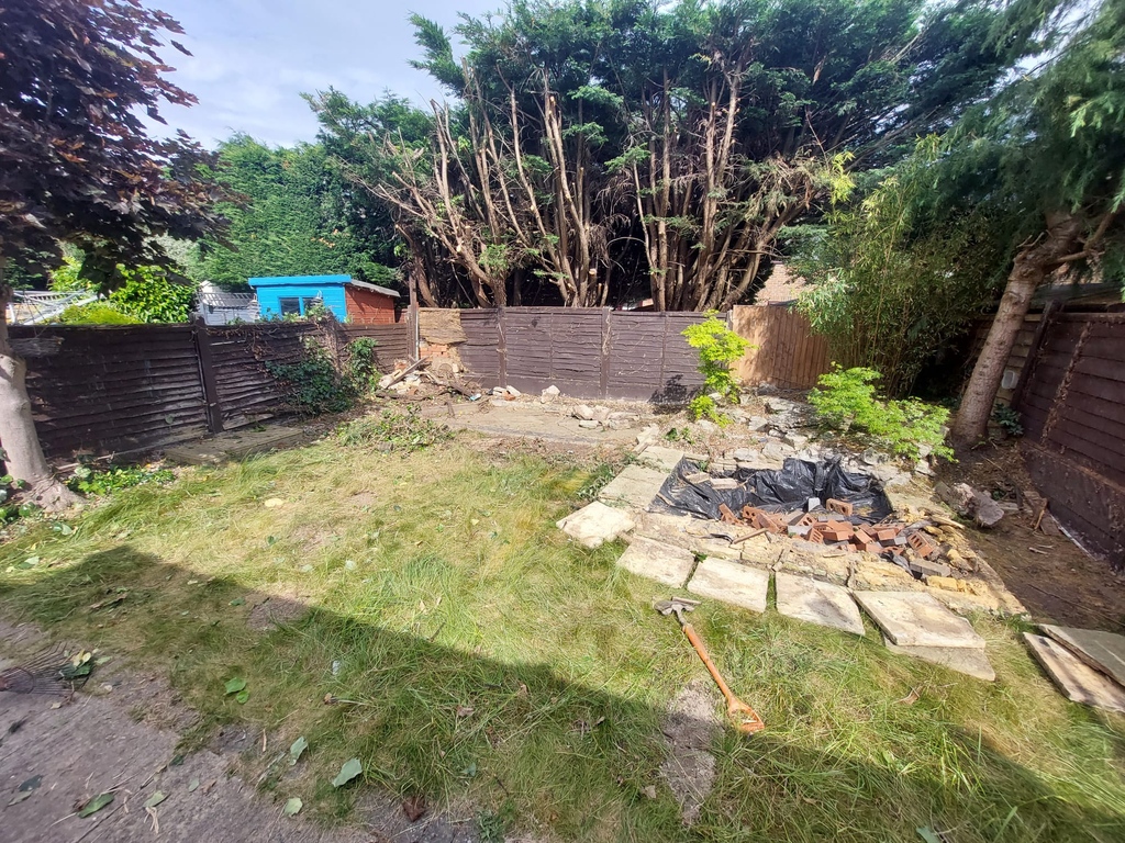 NLL_Ltd's tweet photo. A couple of before and after photos from a domestic job we have recently completed in Sunbury-upon-Thames.
We think the transformation is amazing!
#LondonStone #LazyLawn #SurreyLandscapers #Landscaping #AstroTurf #PorcelainPaving #SunburyuponThames https://t.co/Qc3pgCcuS8