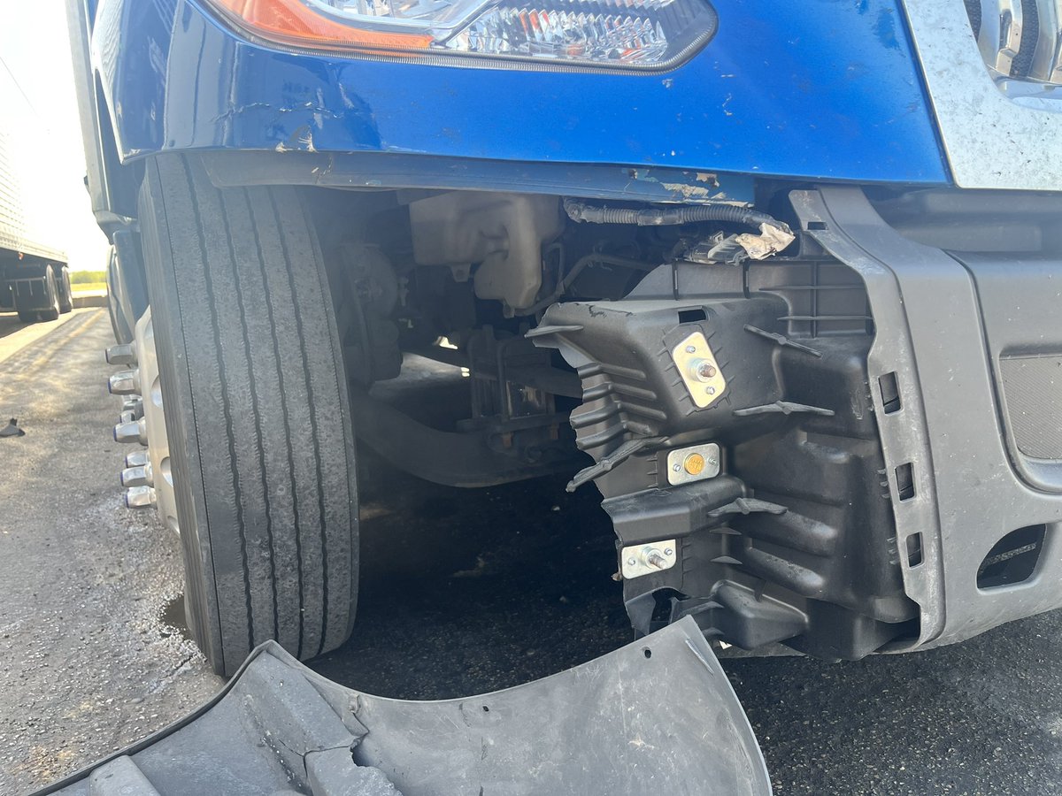 RitAlin20s's tweet photo. I’m having a bad day. Wanna craw into a hole and die…. $1600 to fix it. #internationaltrucks #truckinglife #stupidmistakes https://t.co/Pq7kTzE5Wr