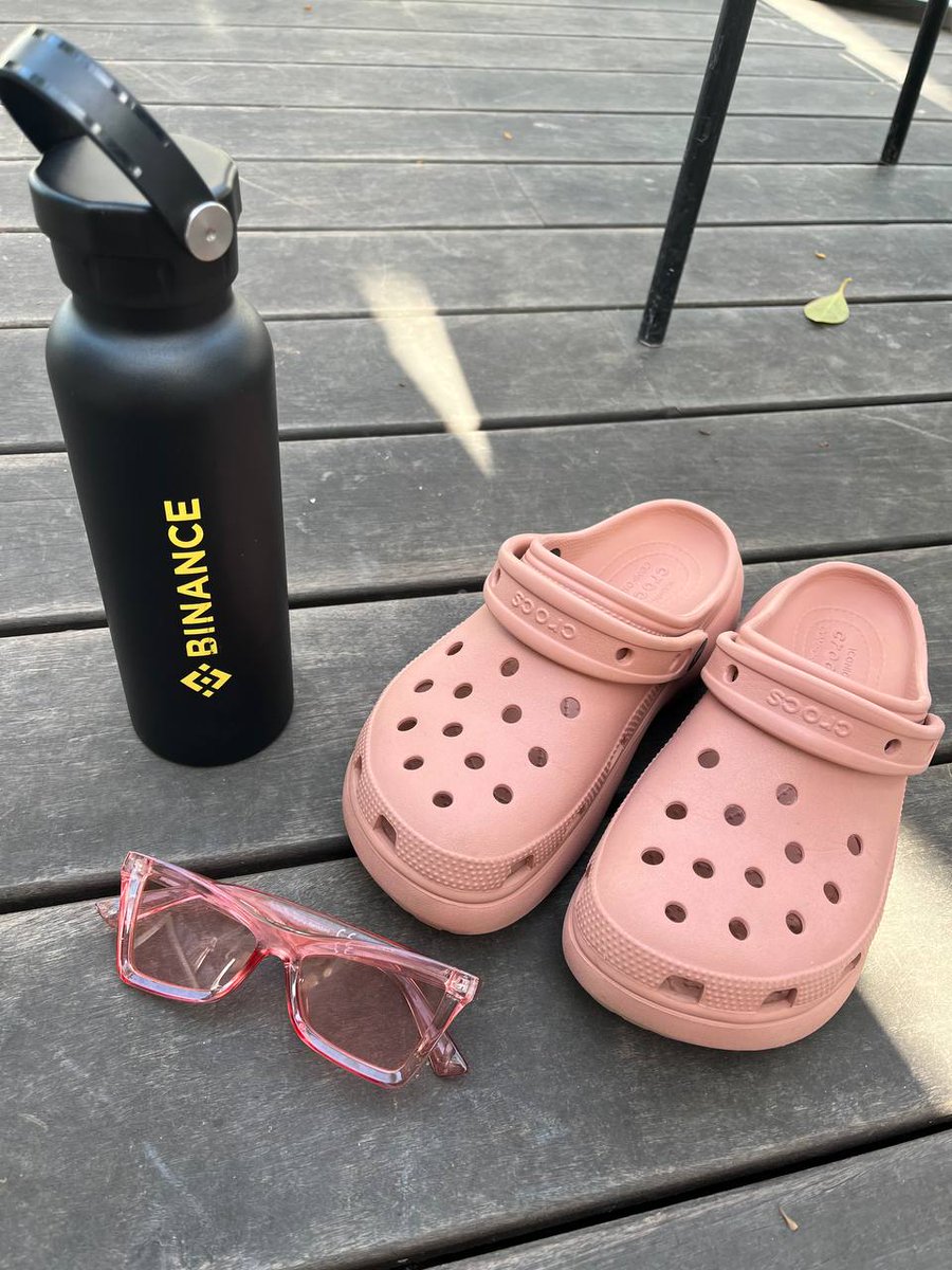AlexOnchain's tweet photo. Content staged and curated by a legend in the crocs game. A true pioneer

Submitted to me mere minutes ago and instantly posted of course 

#binance #bringbackcrocs https://t.co/hWbG3lVYki