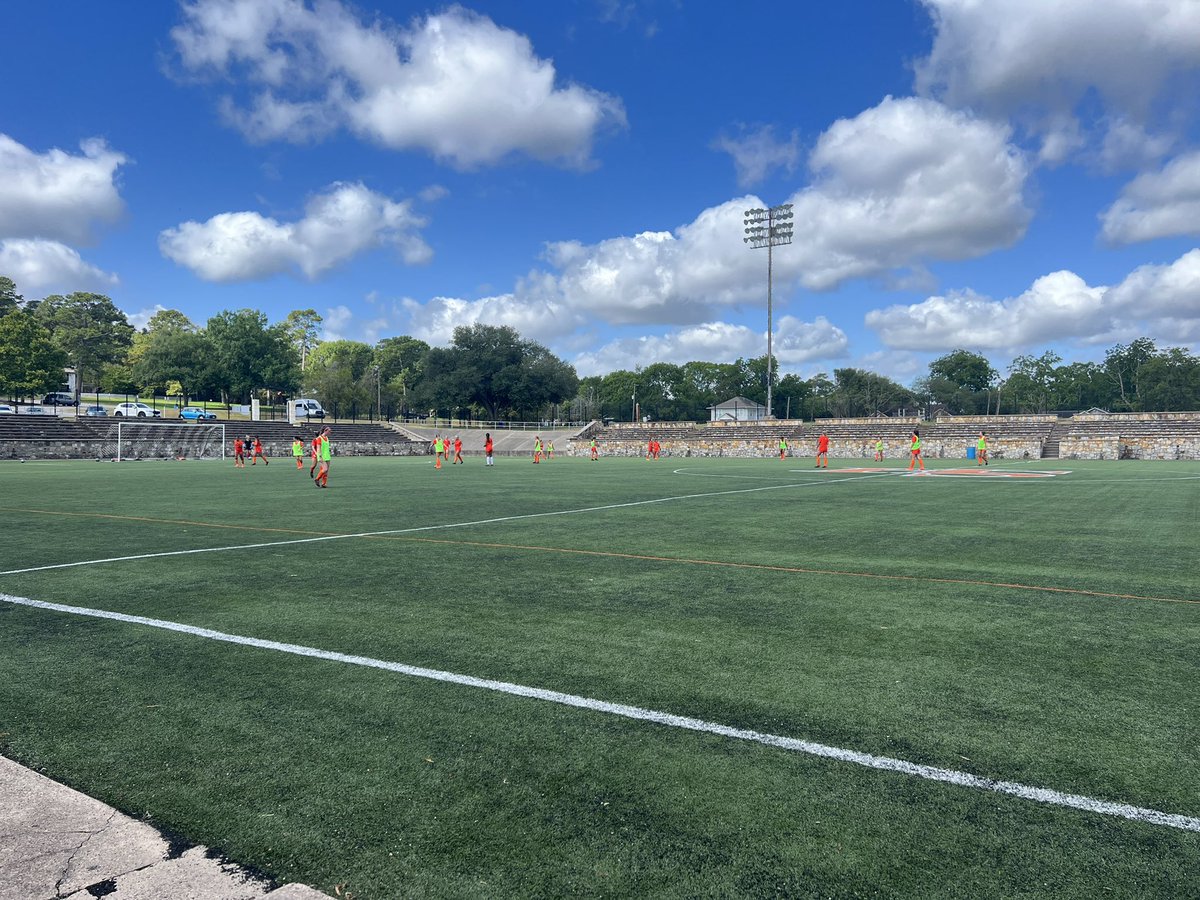 BearkatsSOC's tweet photo. First training session ✅ 🧡🤍⚽️ #WINWAC2022 https://t.co/ZoQjflsjGX