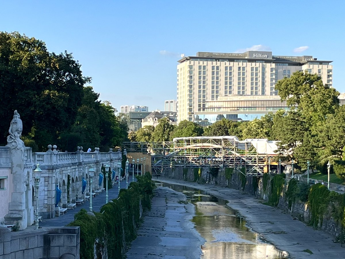 siobhanmckelvey's tweet photo. Arrived in beautiful city of #vienna ahead of a site visit meeting at Vienna Park Hotel for the #eeevent2022 @eurobitume @eapa_org https://t.co/1s5GLpheqa