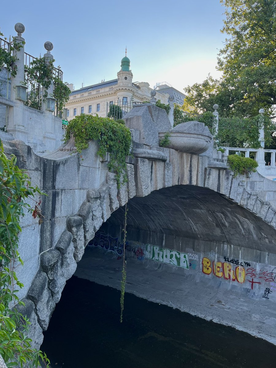 siobhanmckelvey's tweet photo. Arrived in beautiful city of #vienna ahead of a site visit meeting at Vienna Park Hotel for the #eeevent2022 @eurobitume @eapa_org https://t.co/1s5GLpheqa