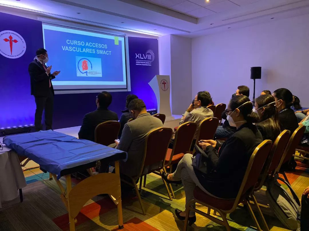 SMACT_'s tweet photo. Asistencia en el Colegio Mexicano de Anestesiología, agradeciendo la participación de la SMACT dentro del curso con Taller de Accesos vasculares. 💙❤️
#comexane2022 #smact #accesosvasculares https://t.co/F9tyEtxovp