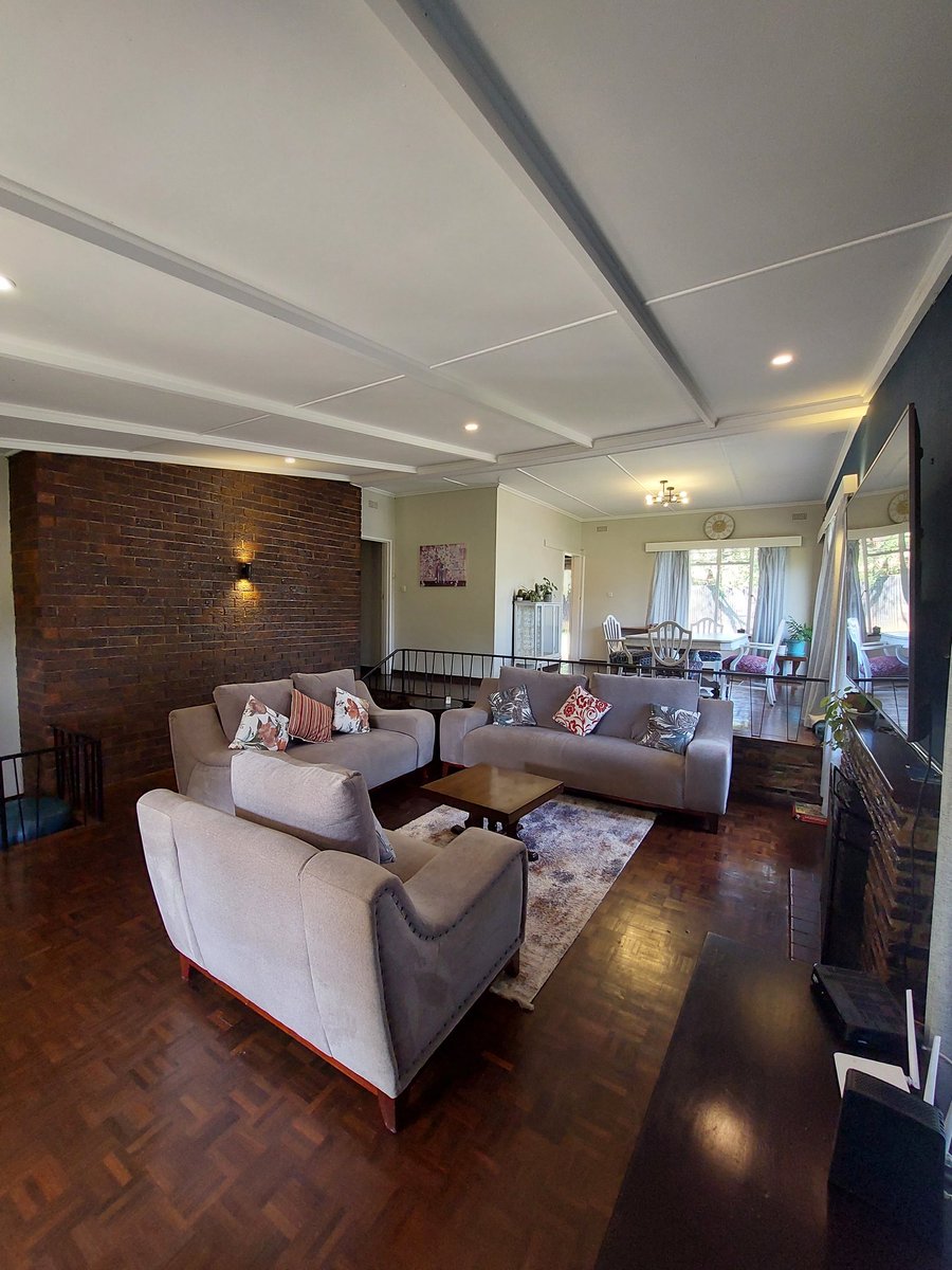 Sarutheone's tweet photo. Snippets of houses available for booking in the Eastern Highlands for the long weekend...
#HiddenEscapes https://t.co/02cLbNd02Z