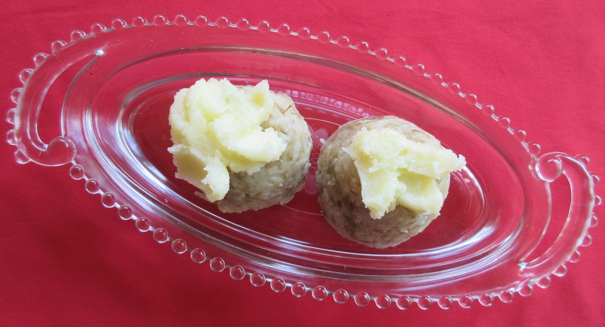 After over a year, I have FINALLY put up a new food history recipe on my blog: Rhubarb Cups. I made this recipe last summer, but never did anything with my photos &amp; notes...until I was reminded when I saw rhubarb plants growing wild in Banff National Park
juliabaird.com/cloud9cookery/…