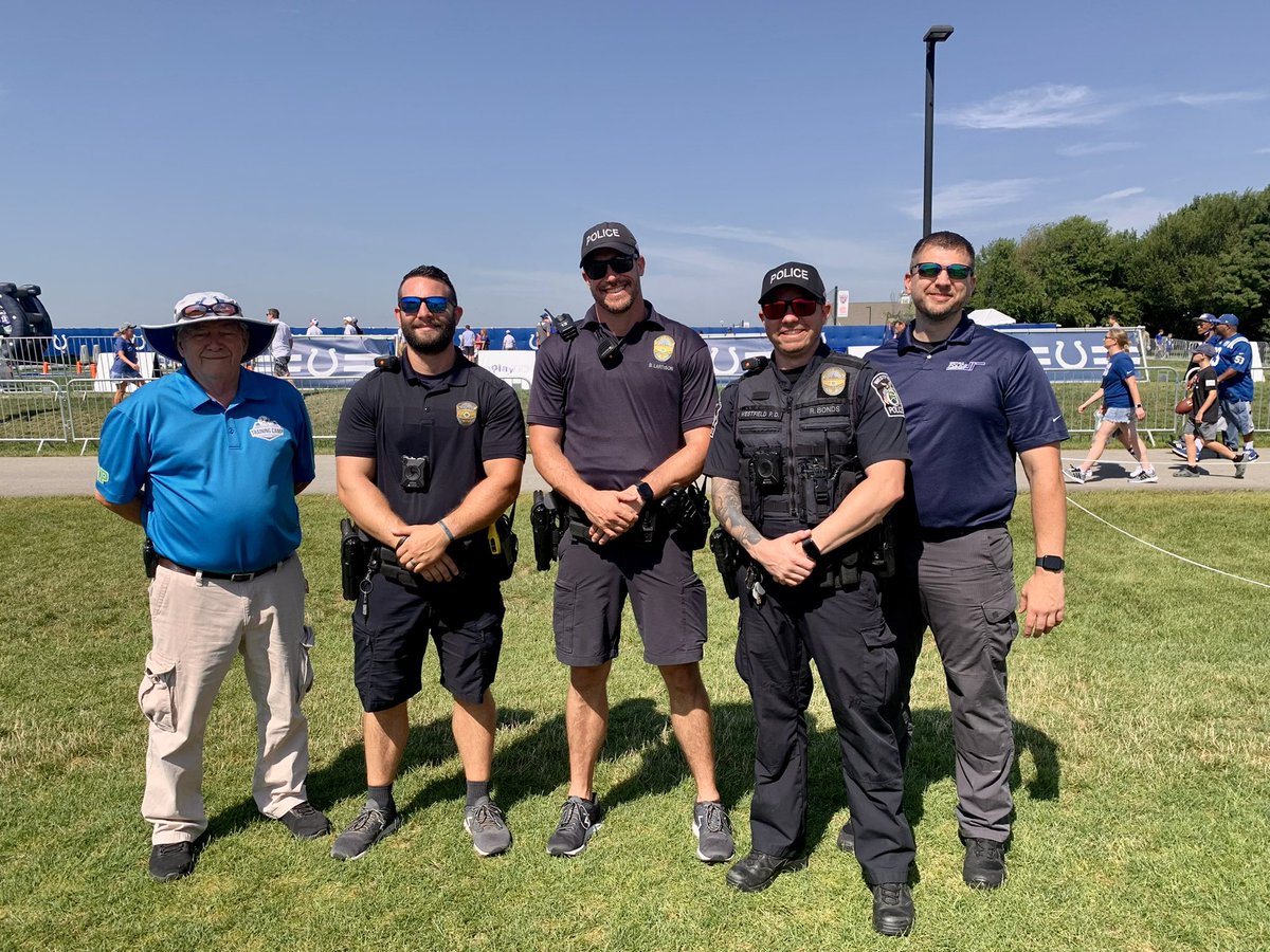 CityofWestfield's tweet photo. Salute to Service Day 🇺🇸at @Colts Training Camp at @GrandParkSports                                  

Today we celebrate all who serve and thank you for your service! @WestfieldFire @WestfieldPolice @NationalGuardIN   

#SalutetoServiceDay #ColtsTrainingCamp #GrandParkSports https://t.co/h3JgOHoKA1