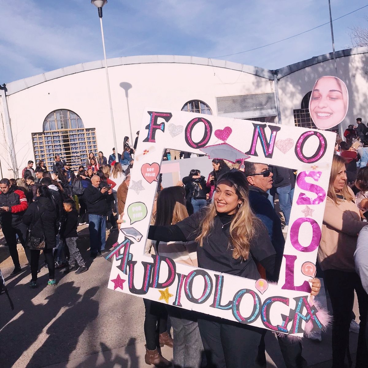 mariasolc10's tweet photo. Vine a un mundo desconocido pensando todos los días que hago acá.
Cada minuto me preguntaba si valía la pena
Como llore nadie imagina, cada día que no dejaba de extrañar y sentía que mi corazón no daba más.Luche,Luchamos todos. GRACIAS GRACIAS💖🙌 #Merecibi
#SoyFonoaudióloga 🥳 https://t.co/iOhebplHY8