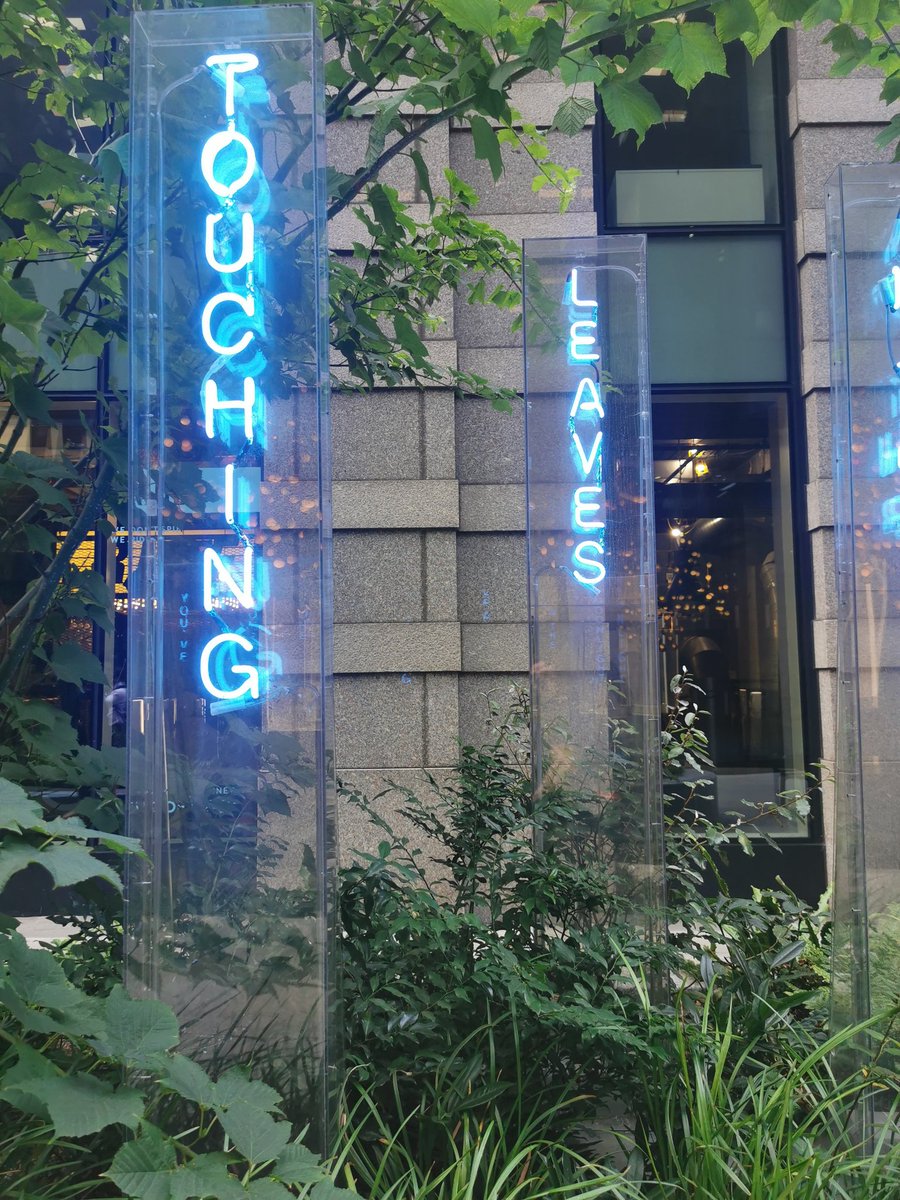 ChapmanJS's tweet image. The Garden of Floating Words, 
Elisa Arteser, is a neon poem that appears to be floating in the darkness from within the foliage of the garden planter sculptureinthecity.org.uk/artworks/the-g… @sculpturecity
@visitlondon #ChapmanJS #SculptureintheCity #art