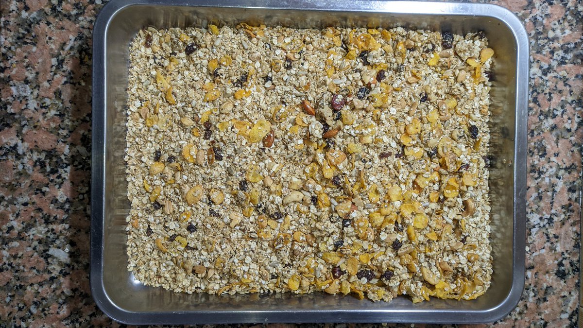 gabicai99's tweet photo. Estoy haciendo granola horneada casera. Me ayudarían mucho con un rt🙏 https://t.co/TpmtoIGSBW