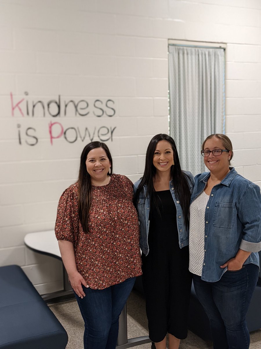 EdgewoodPT's tweet photo. @EdgewoodOT and I ready to kick off the 2022/2023 school year!! Can't wait to see all our kiddos! @EISDofSA https://t.co/kI7Ulocuur