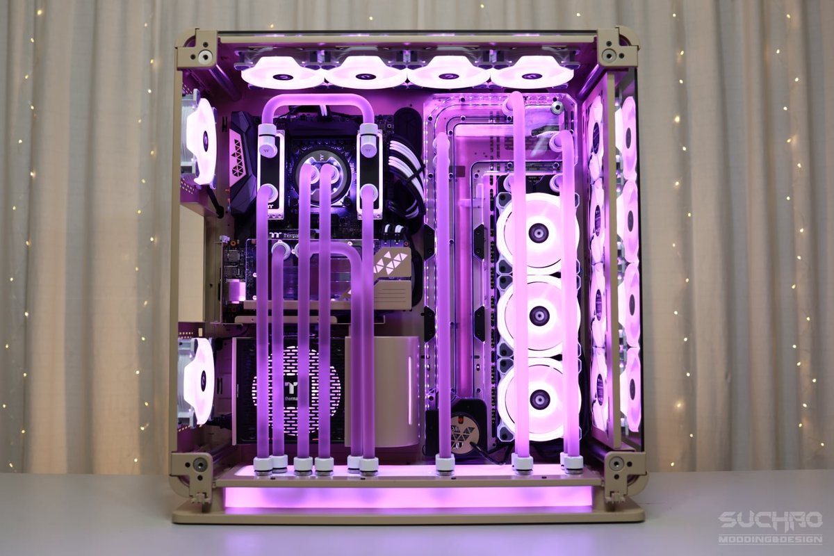 Thermaltake_fr's tweet photo. Cette build Core P8 TG de Suchao Modding & Design est tellement propre qu'on en pleurerait presque de joie... 🥹🤤
#Thermaltake #TTPremium #corep8tg #corep8 #core #riingrgb #riingquad #riing #diy #modding #moddingpc #watercooling #watercoolingpc #gaming #gamingpc #RGB https://t.co/f7kksAvi96