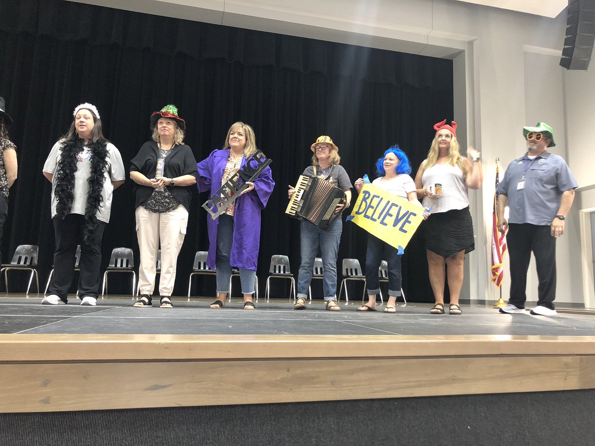 Miller_MHS's tweet photo. Meet even more @mhs_bears! English, Fine Arts, and CTE did not disappoint! @MrHollander_MHS @sjohnston_MHS @MHS_Starkey_AP @Julie_Roth04 https://t.co/Qt9KwW8fCW