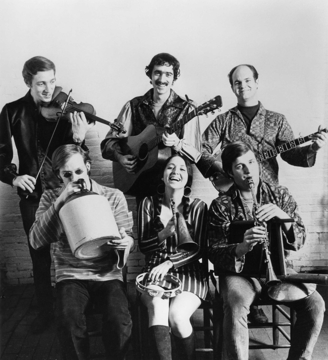 JimKweskin's tweet photo. I hope you enjoy this interview from @WWNO @americanroutes:

https://t.co/1YZBEm6aig

#jugband #jimkweskin #mariamuldaur #geoffmuldaur #earlyjazz #vintagemusic #swingmusic #jugbandmusic #folkmusic #americanfolk #folkrevival #guitar #banjo #acousticguitar #1960s https://t.co/1jO2Nq7QdY