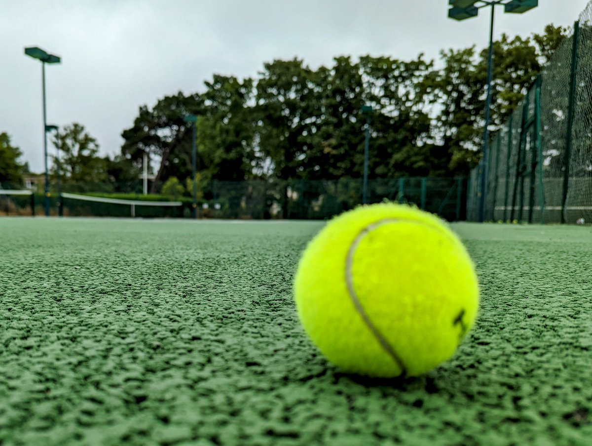 Play resumes 0900 tomorrow in the Penarth Open. Come down and see great players and enjoy a coffee or a drink. Food each evening - including a #Velindre fundraising BBQ on Friday!