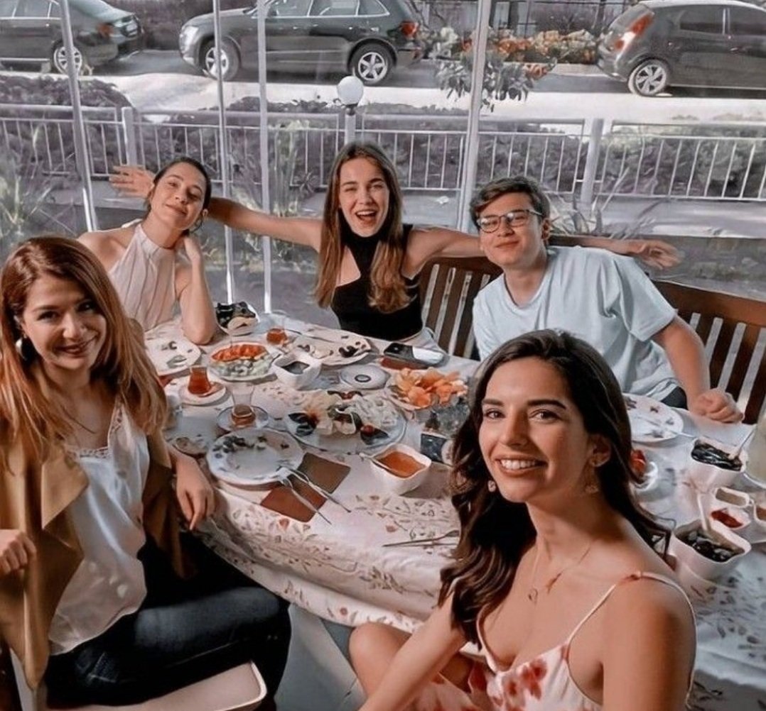 hiç sorma hafsam hem de ne özlem
#SonYaz