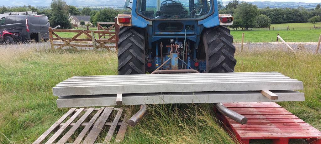 Can she lift it?  Yes she can.
Can I steer it....... pfffft 🤣🤣