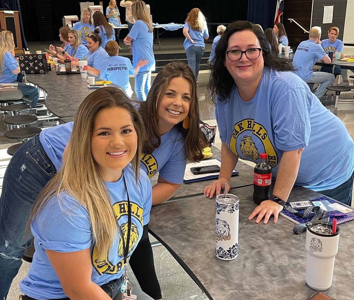 Together again! We all had a wonderful summer break but are so happy to be back with our Lion Family!  Thank you to the OAk Hills PTO for the delicious breakfast buffet!#LoveOurLions #WeAreFamily #backtoschool2022📚✏️<a href="/MrsSedoffOHJH/">Mrs. Sedoff</a> <a href="/giffwhitehead/">Gifford Whitehead</a> @newtonohjh <a href="/mjh_norsworthy/">Kate Norsworthy</a>