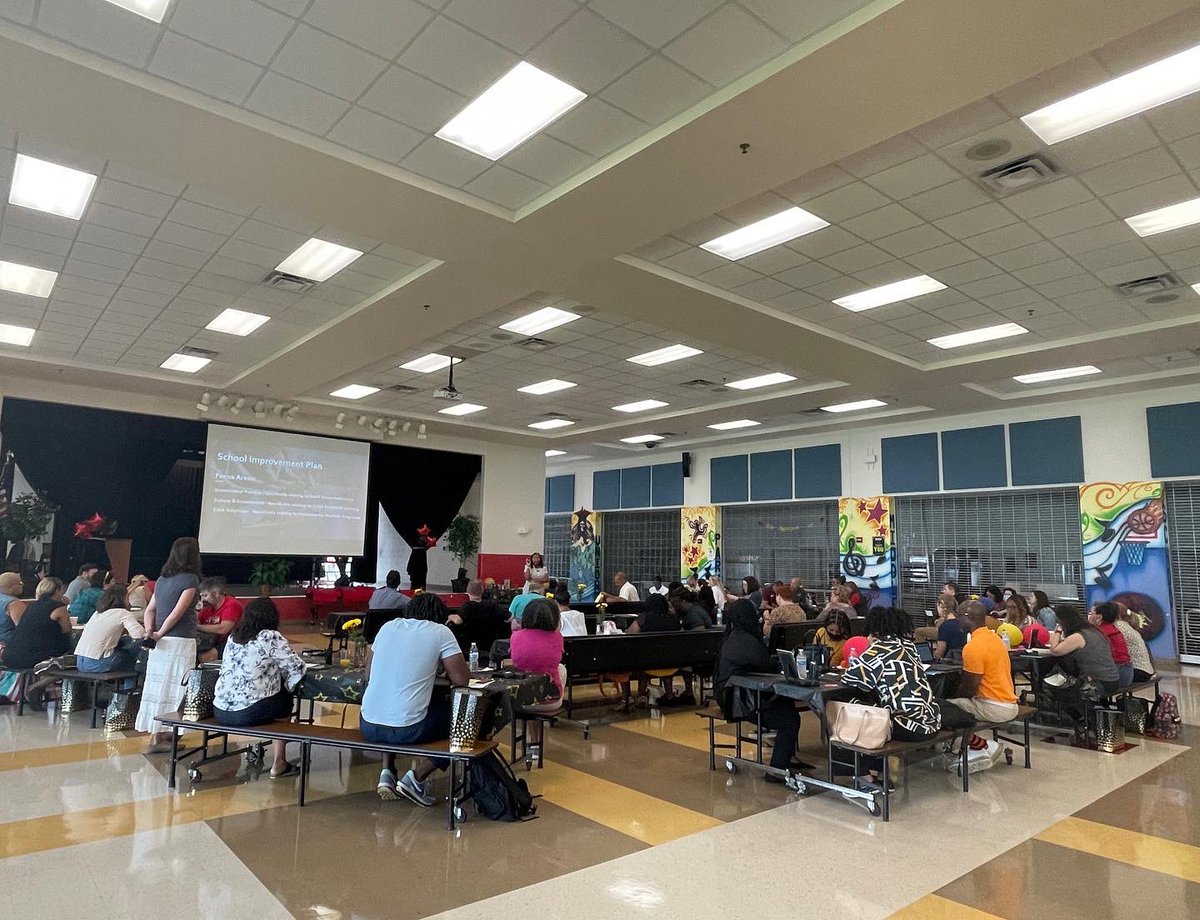 UnionParkMS's tweet photo. UPMS staff had a great first day back! Thank you to @CrossPointeDT for the wonderful breakfast. 🧇 We are looking forward to a great school year! Go Econs! #unionpark #econs ⭐️ https://t.co/TQpn70xBjy