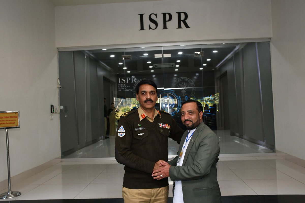 AbuHubaibShah's tweet photo. سابق ڈی جی آئی ایس پی آر لیفٹینینٹ جنرل آصف غفور کورکمانڈر کوئٹہ تعینات 

#Commander12Corps #AsifGhafoor #FormerDGISPR https://t.co/k2VayeFbbC