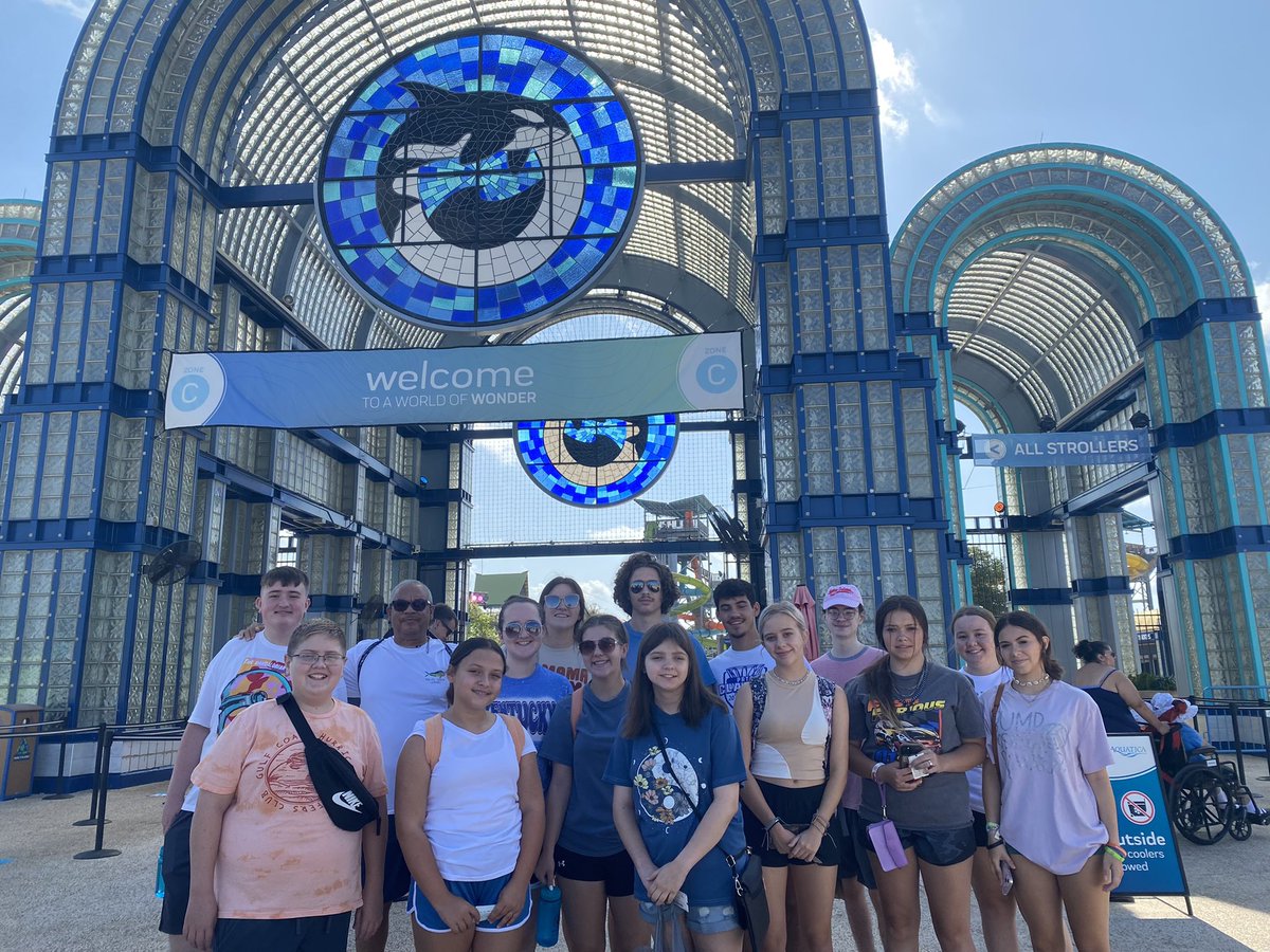 NoteAbleTravel's tweet photo. Day 2! On this bright, sunny 95-degree day, the group is enjoying a day of coasters and sea creatures at @SeaWorld San Antonio.
#NoteAbleTravelExperiences #NoteAbleTravel #NoteAble #NTE #ANoteAbleExperience #StudentTravel #SanAntonio #Texas #SeaWorld #SeaWorldSanAntonio https://t.co/7sgIVAyv0y