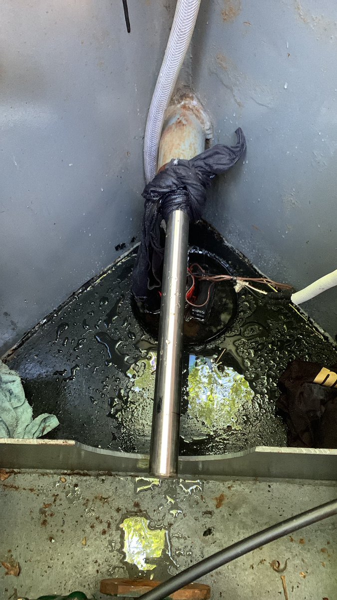 A day in the bilge today. Squeaking stern gland that needs to be replaced. I think a better investment would be to just through £20 notes into the canal 🙁