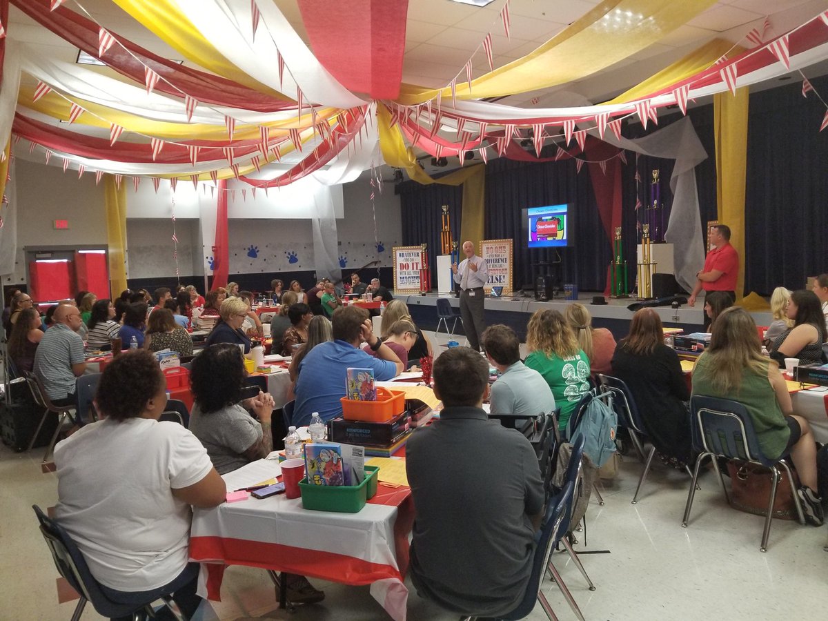 Thank you <a href="/KurtSBrowning/">Kurt S Browning</a> for coming to our opening day at Chasco and providing your inspiration and support! @cdgantt <a href="/WoodlandJohnson/">Woodland Johnson</a> <a href="/mtoncich1/">Mike Toncich</a> <a href="/pascoschools/">Pasco County Schools</a> #WeAreChasco