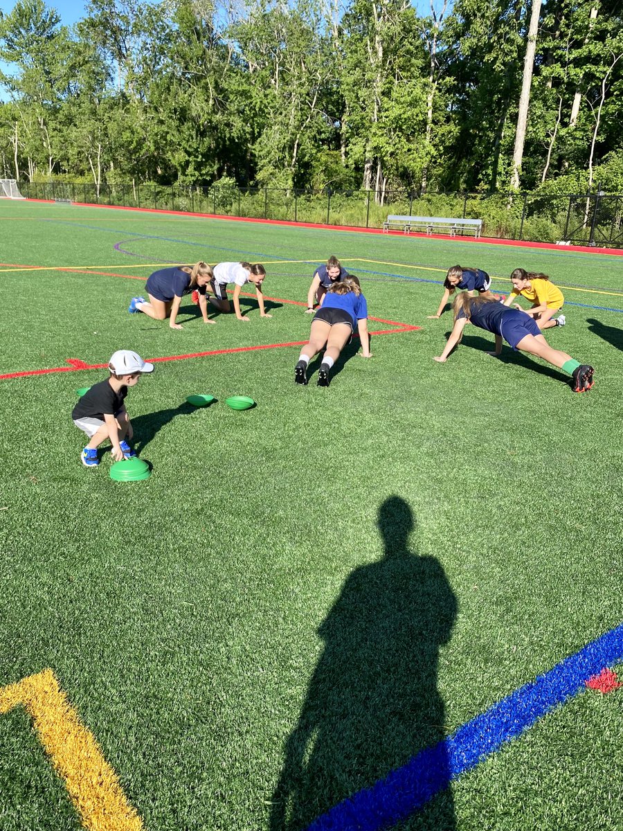 ForanGSoccer's tweet photo. We had a special visitor at conditioning this morning 😊 #coachintraining #preseasonfun #ladylions #workinghardhavingfun https://t.co/nPS15SNaTY