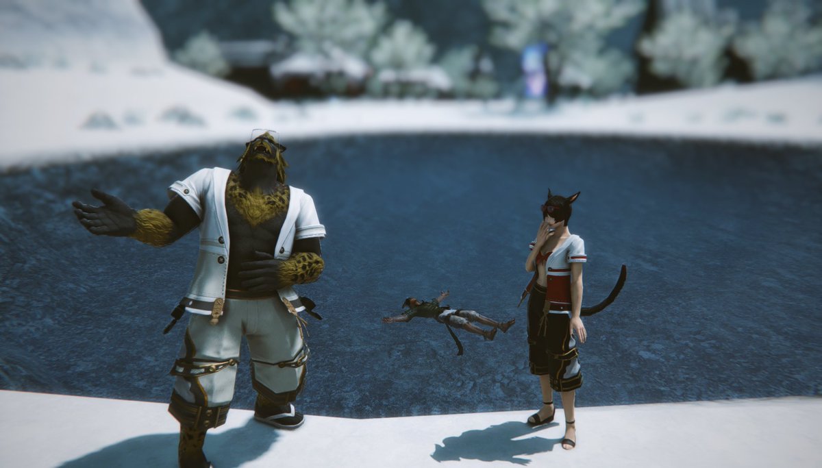 Last day of the holiday! What's a summer vacation without going to see the snow? Zen is so happy to be playing in it!