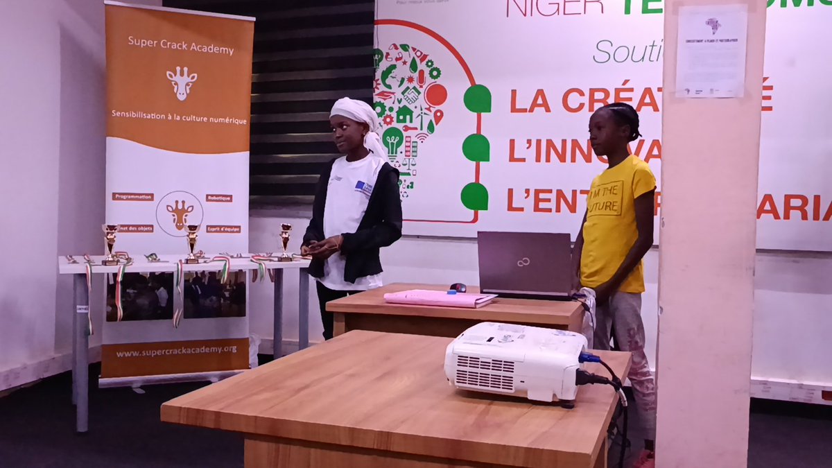 lourwana's tweet photo. J'ai vu de très beaux projets cet après-midi lors de la finale de #SuperCrackAcademy🖥💻📲🚀
Nos jeunes👦👧 ont besoin d'accompagnement car dès 08 ans ils sont déjà créatifs et arrivent à comprendre le code 😍🥰😍🥰
#TechGirls #ChildCanCode #ScratchTeam #DigitalNiger #AGCCI https://t.co/UIfyHq6I5H
